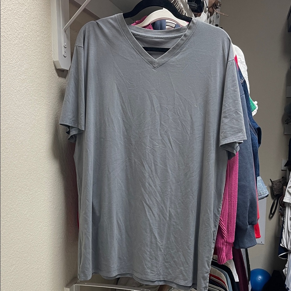lululemon athletica Men's V-Neck Short Sleeve Tee in Gray XXL